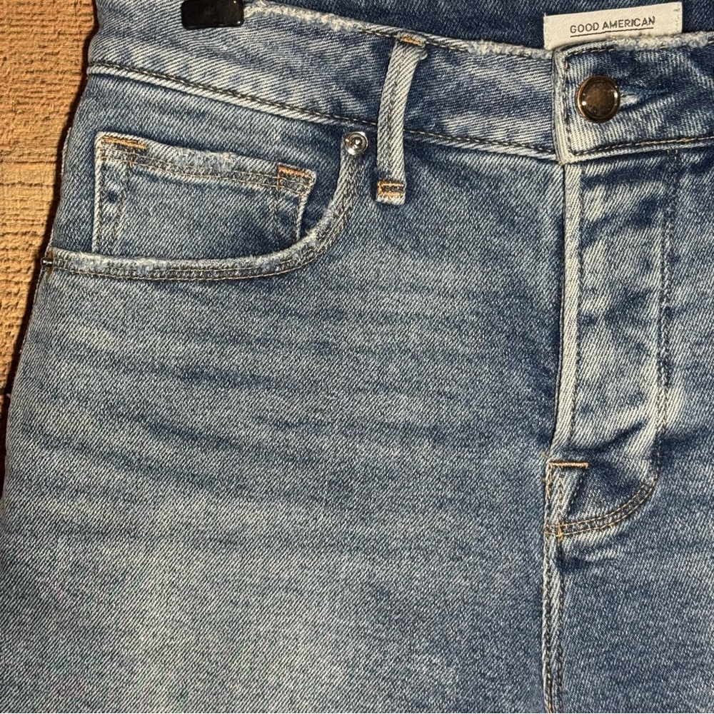 Good American High Rise Cheeky Button Fly Denim Shorts 2/26 - Picture 5 of 12